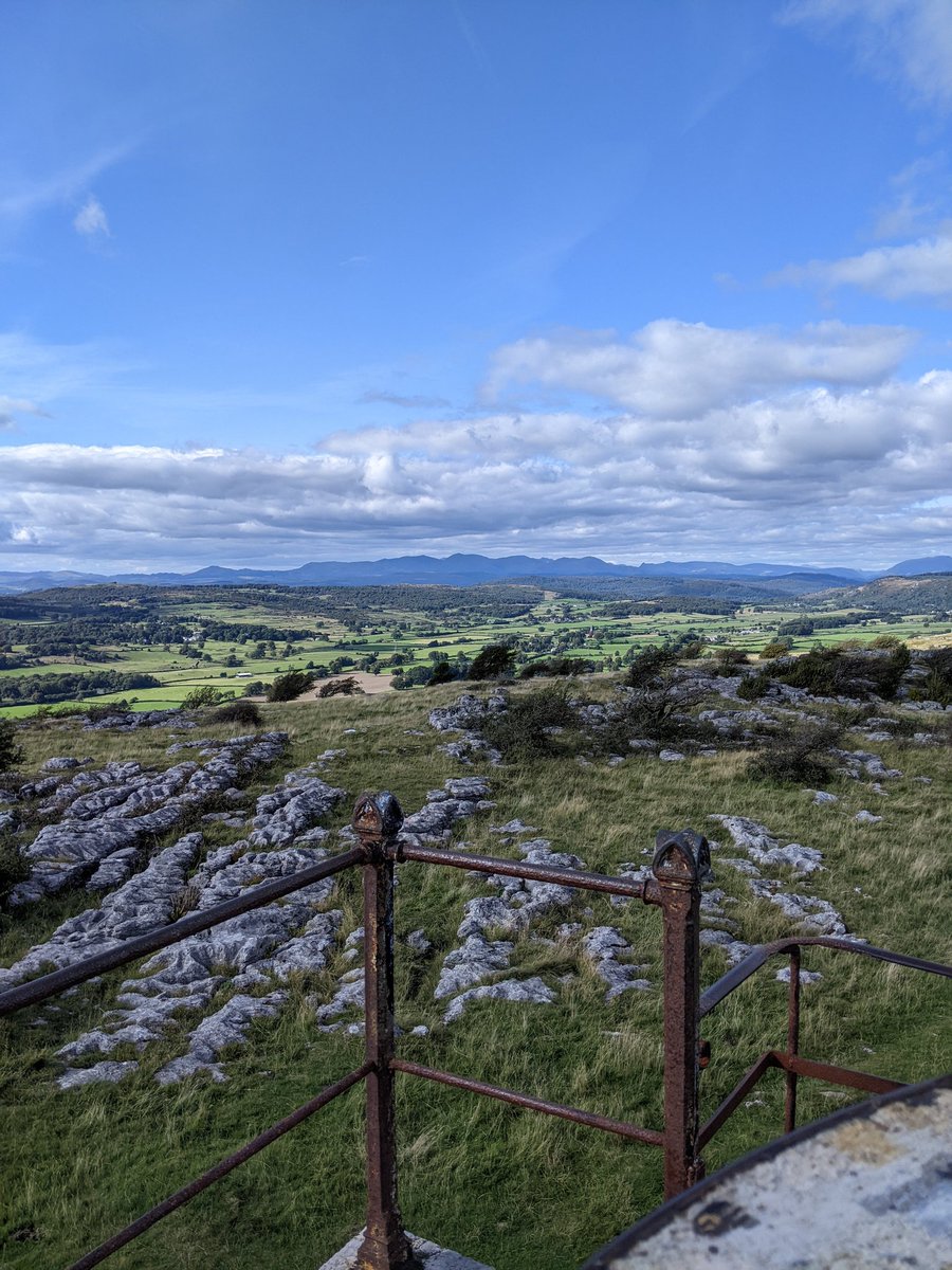 DavidJarratt1's tweet photo. Walked up #Hampsfell in the afternoon. #LimestoneCountry. https://t.co/Pi5tf2Hk04