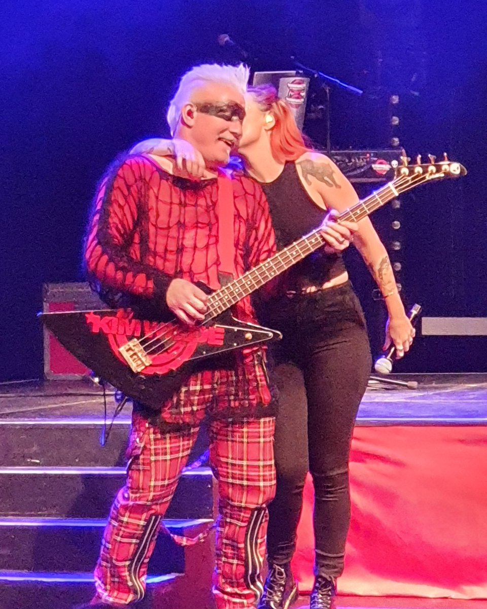 CGDigitalImages's tweet image. Hard to believe we bought tickets for this tour in November 2019. Finally last night, we all got to sing along again....whoooah! @kimwilde @Wildericky @scarlettwilde #KimWilde #GreatestHits