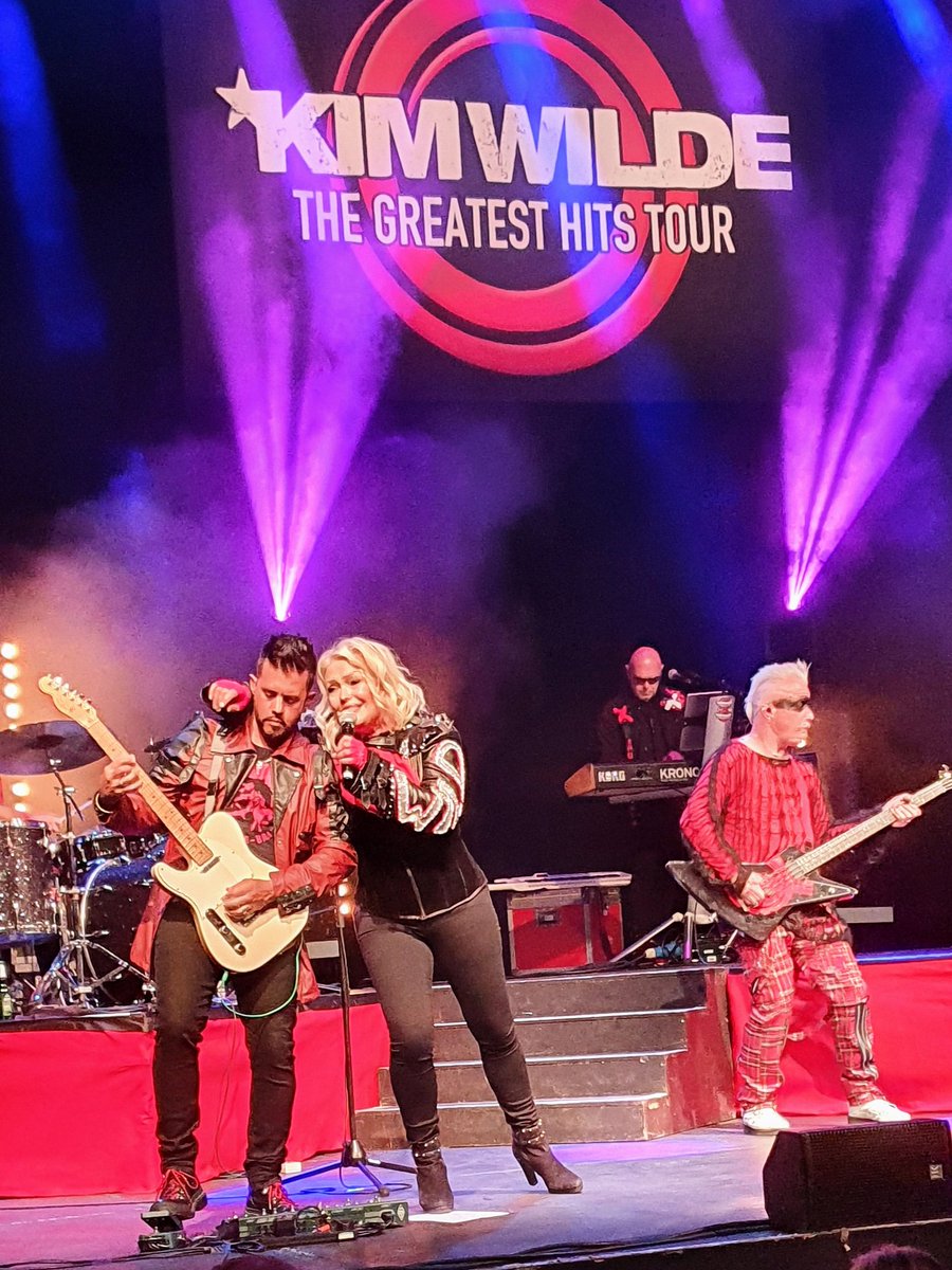 CGDigitalImages's tweet image. Hard to believe we bought tickets for this tour in November 2019. Finally last night, we all got to sing along again....whoooah! @kimwilde @Wildericky @scarlettwilde #KimWilde #GreatestHits
