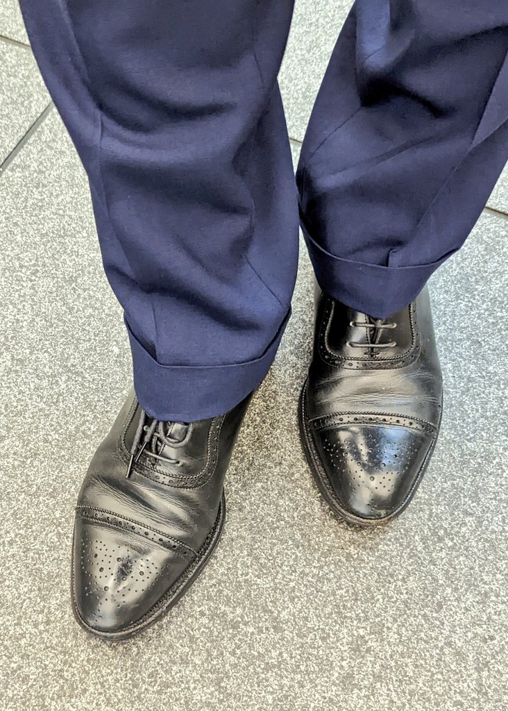 atsuro75's tweet photo. 台風近づいているのでラバーソール
阪急メンズ館別注の大塚製靴ですね👞
最初はジャストフィット過ぎる感じでしたが今は馴染んでいい感じ
長距離移動も可能です♪
ダメージも結構出てますが
道具としての味ということで！
#アデレード
#大塚製靴 
#革靴 https://t.co/0p88YSsUOU
