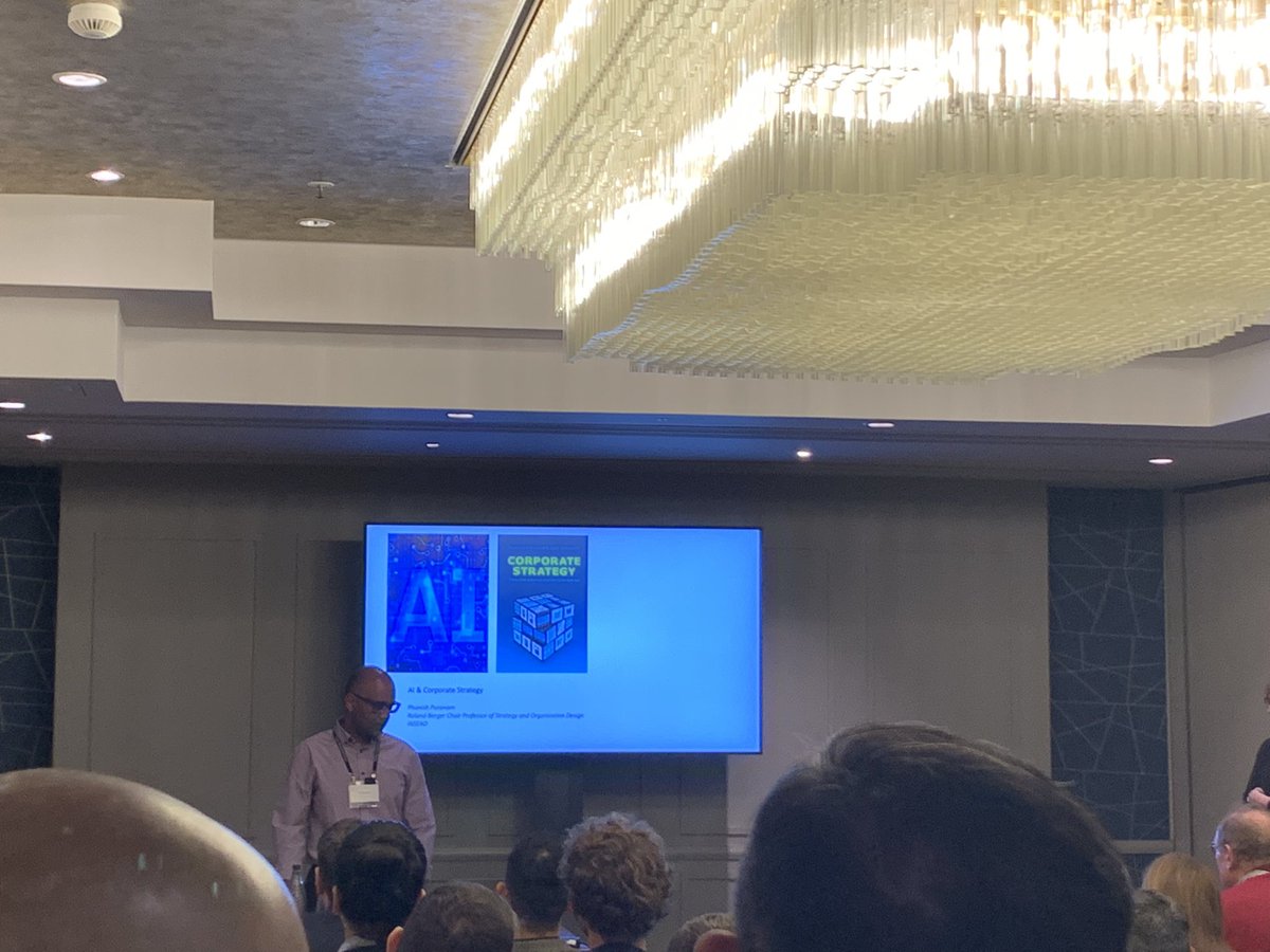 NurAhmedB's tweet image. Full house for AI &amp;amp; Corporate Strategy session #SMS2022