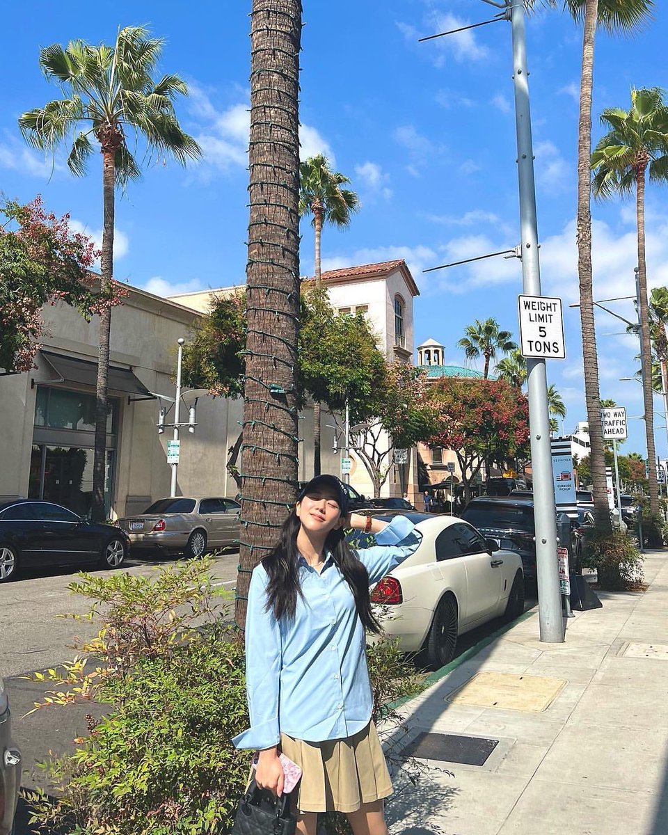 kjssource's tweet photo. 2019                              2022 https://t.co/3gW7UVGXWp