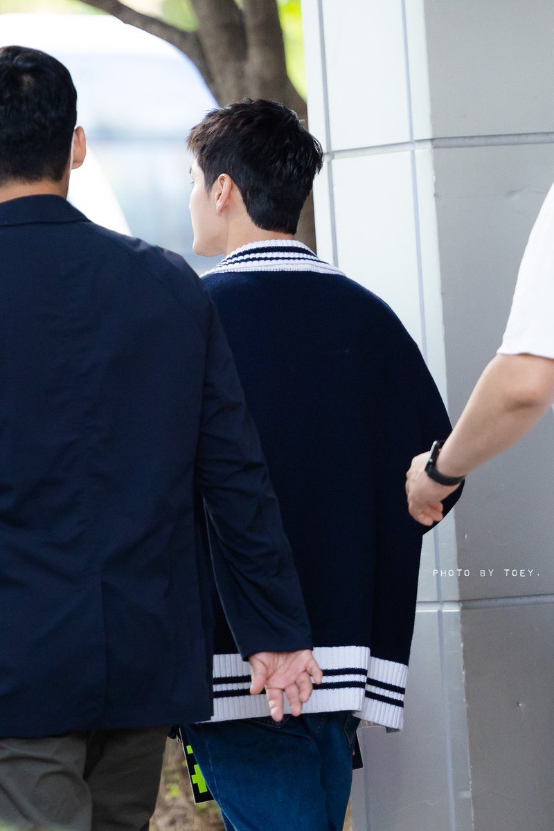 photobytoey's tweet photo. เอ็นดูว์ความมองหาว่าใครเรียก 😆

พี่เองค้าบบบ...🙋🏻‍♀️

@officialtwt_OSW 
#องซองอู 
#옹성우 
#OngSeongwu 
#인생은아름다워
#photobytoey
#LifeIsBeautiful https://t.co/GvQWSfMFJK
