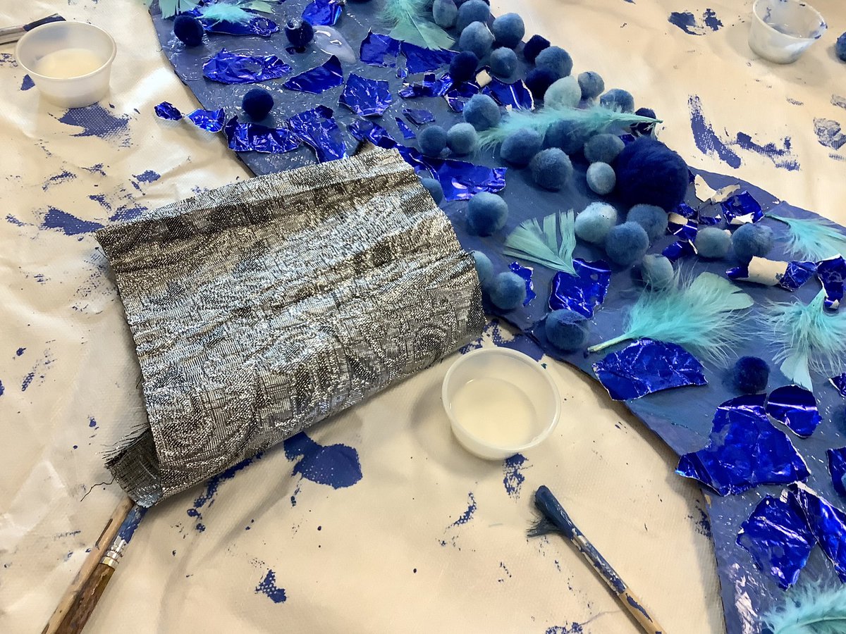 MissBTeaches_'s tweet image. Good morning! Today I’d like to share the reading river constructed by my little Reception Jelly Beans. They explored and handled a variety of materials as well as developing something that will enable them to share and reflect on their journey of reading.