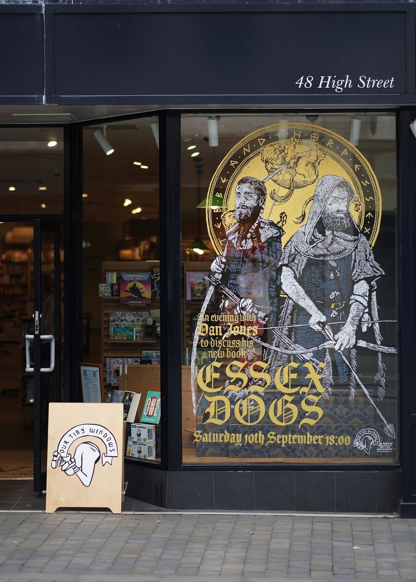 Tebbe and Thorp a talented and inseparable pair of archers from Essex, featuring in the windows of Waterstones <a href="/BrentwoodBooks/">WaterstonesBrentwood</a> painted by <a href="/ourtinywindows/">Our Tiny Windows</a>

#EssexDogs the epic new adventure by Dan Jones (<a href="/dgjones/">Dan Jones</a>) 

Out now: tidd.ly/3AgGXIV