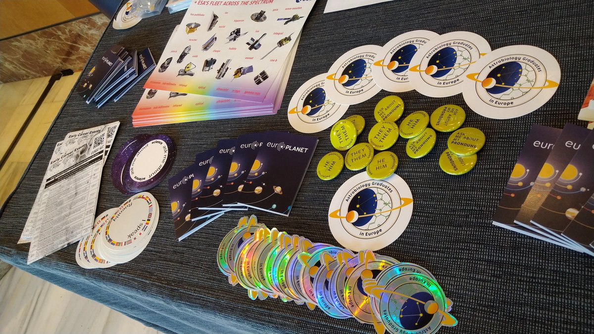 abgradeurope's tweet photo. ... and look at all the shiny #AbGradEPEC merch! π https://t.co/b2tI4pJHzX