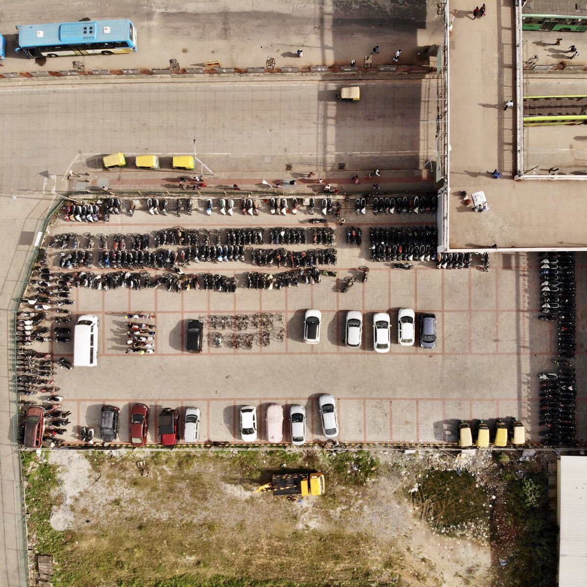 Urban Morph (@morphurbanspace) on Twitter photo Can you spot 20 bicycles and cyclists? How much space do they take up? Watch this space for the bicycle parking magazine special edition. PC: <a href="/bengawalk/">Pravar</a> Can you spot 20 bicycles and cyclists? How much space do they take up? Watch this space for the bicycle parking magazine special edition. PC: <a href="/bengawalk/">Pravar</a>