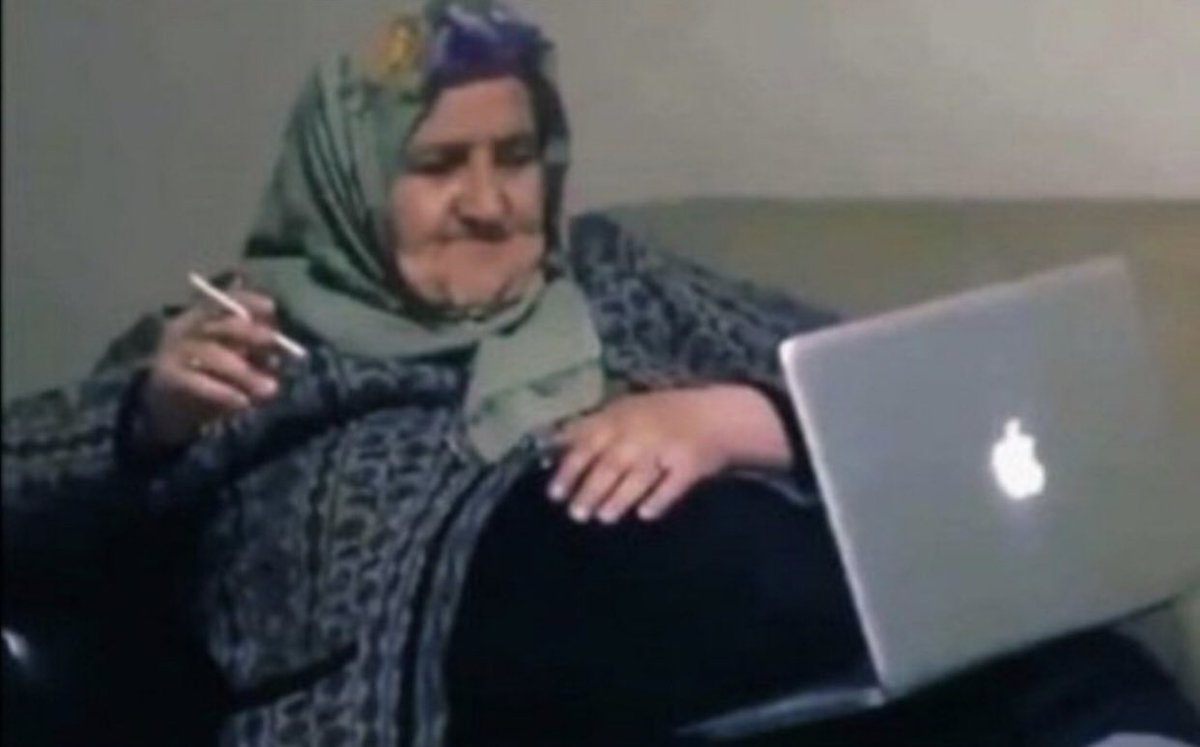 dudunuzz's tweet photo. Üç hafta sonra sınavım yokmuş gibi yatıp sınavdan çıkanlarin atacağı tweetleri bekliyorum 
#kpss2022 https://t.co/atM2haloGZ