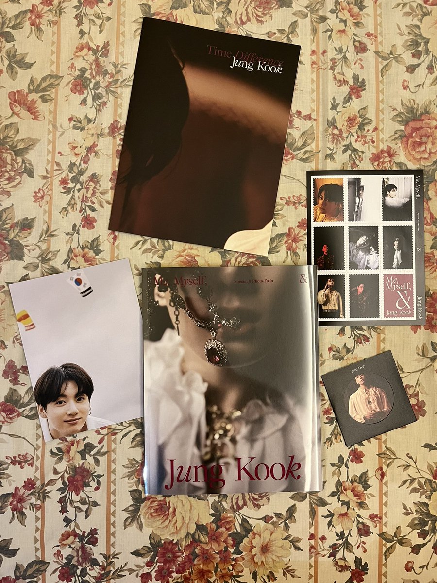 margeannep's tweet photo. GIVEAWAY! JK photofolio full inclu except nrpc and rpc ❤️ 

- winner will shoulder sf via ggx ONLY 
- mbf 
- rt this 
- Philippines only

Giveaway will end on Oct. 25 (Sunday)
Winner will be announced on Oct 26 mondaaaaay. I’ll use the roleta thing sa pagpili ❤️ https://t.co/IDlBAB66Ju