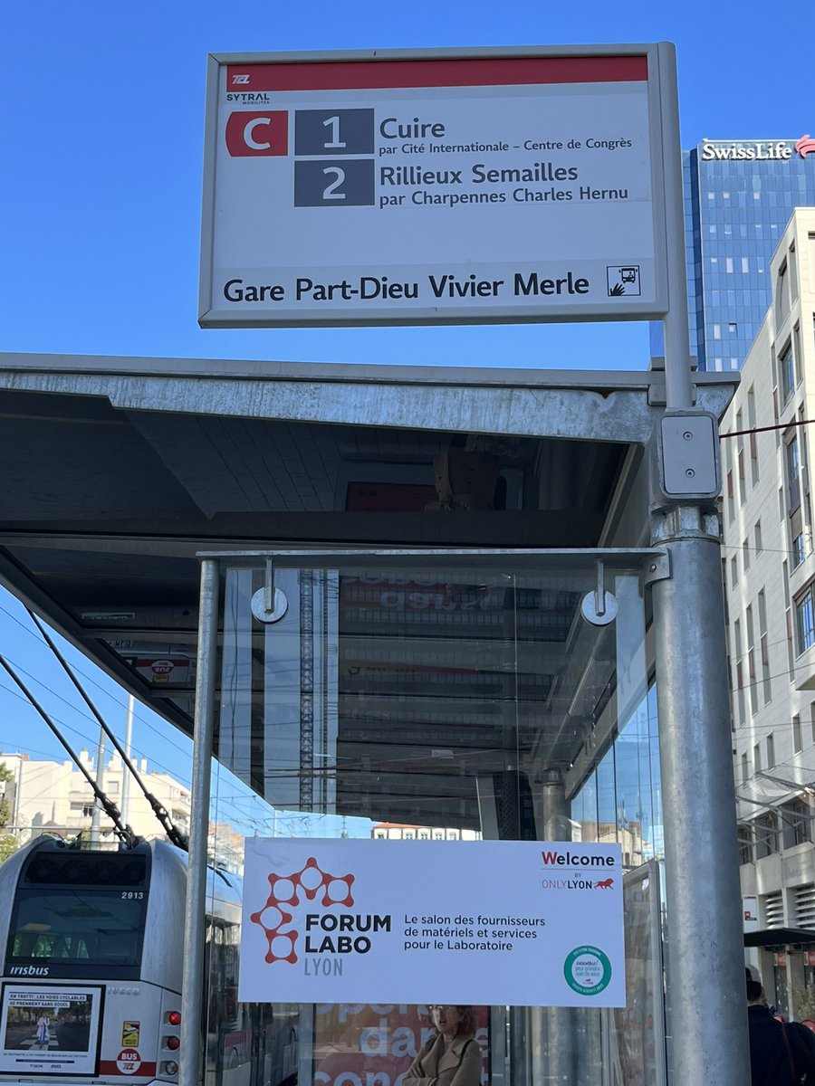Arrivés à Lyon Part Dieu … on reconnaît bien la signalétique <a href="/ForumLabo/">Forum LABO</a> …..