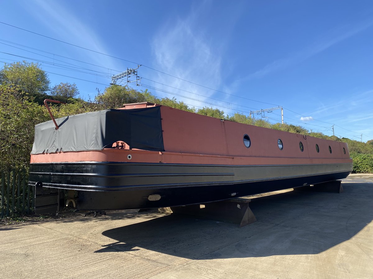 whiltonmarina's tweet photo. Numerous boats out for blacking this weekend including this a 70ft x 12.5 Colecraft widebeam. If you are interested in having your boat blacked please call the office for prices and availability 😀 #widebeamblacking #narrowboatblacking #blacking https://t.co/6lhGhZbA2n