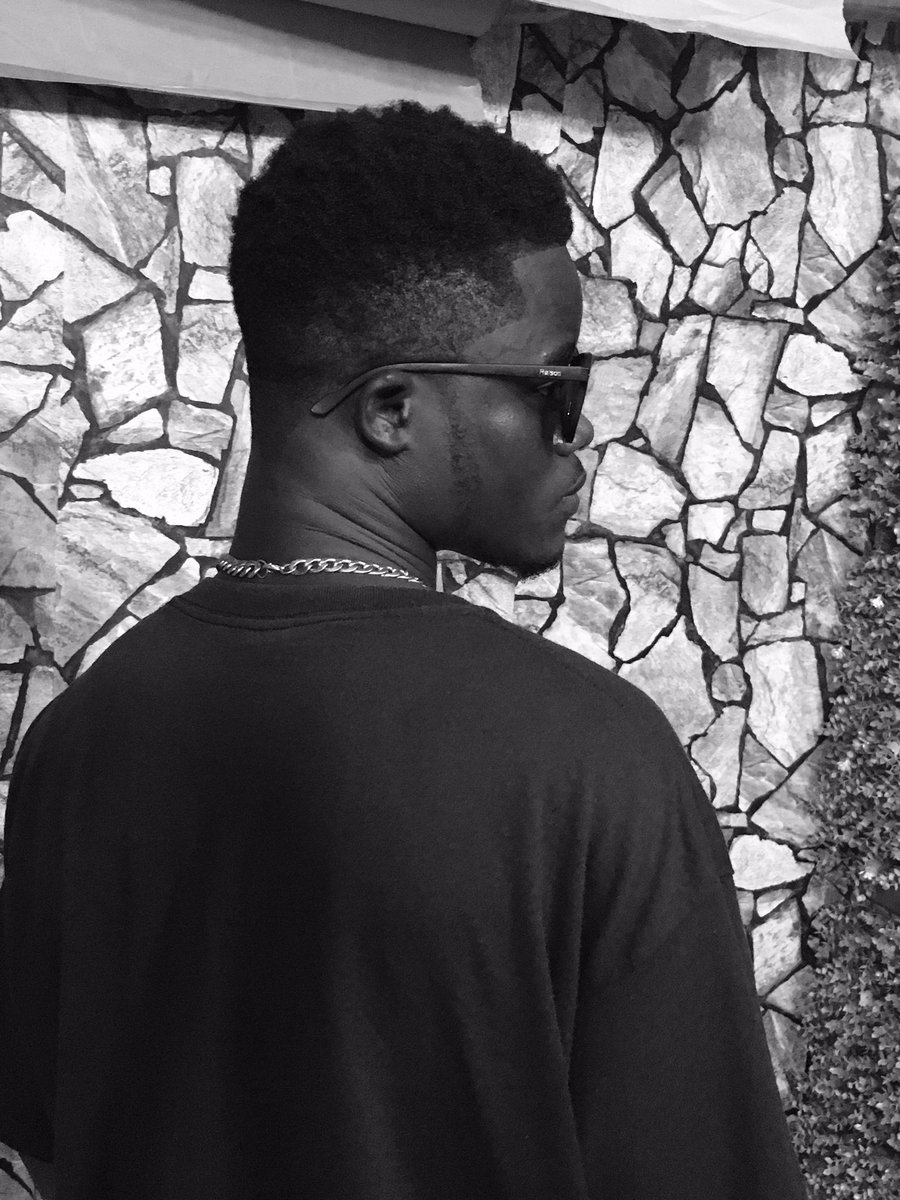 ObideKaakyire1's tweet photo. I gotta find a way of balancing the music career and other businesses. Last thing I wanna do is to keep my fans hungry❤️❤️.  #obk #newmusicsoon https://t.co/9UM3VhAODh