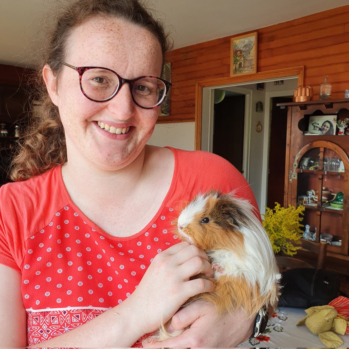 Elle dit "la moulée" au lieu de "croquette" mais je suis ravie qu'elle rejoigne mon équipe ! Une vétérinaire NAC qualifiée (2 ans d'internats au Canada) pour me seconder chez <a href="/sevetys_vet/">SEVETYS VÉTÉRINAIRES</a>  🔥🎉 Je vous présente la DV Marion TURK qui commence demain ! 😘