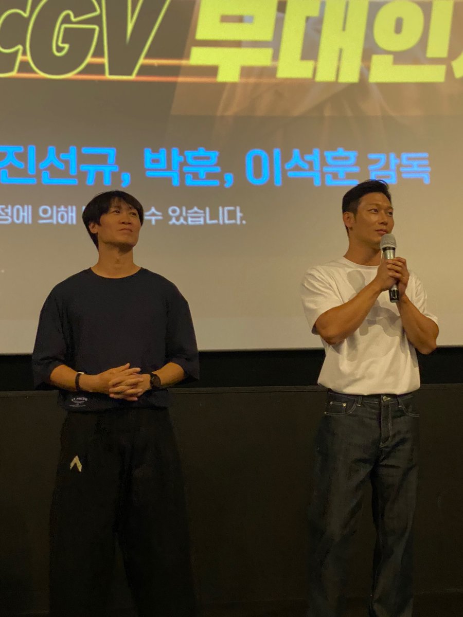 CJENMMOVIE's tweet photo. 여기가 ✨금손✨ 플랜카드의 성지 #대구 인가요..?!
뜨거운 열기로 <#공조2_인터내셔날>과 함께 해준 대구 관객 여러분은 사랑입니다💗🥰
⠀
지금 바로 400만 돌파! 흥행작 예매 GOGO!
➡️ https://t.co/kbTEEq3B3V

#현빈 #유해진 #임윤아
#다니엘헤니 #진선규 #박훈 #이석훈감독
#공조2 #절찬상영중 https://t.co/YRClofsZfD