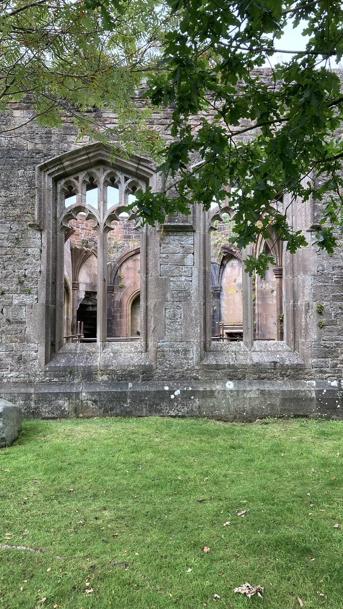 CharlesBewley2's tweet photo. @LakesStiles @UllapoolMuseum @LordOrk @Soapy_Wit_Tank @tismenic70 @ProjectWHYUK @Yeti98_ @RuthRendell1 @ceadela @clouds_go_by @tutty352 @LansdellMum @WindowsLake Morning 👋, #SundaySamples the man himself, arches, windows and steps https://t.co/bpEWQViTbD