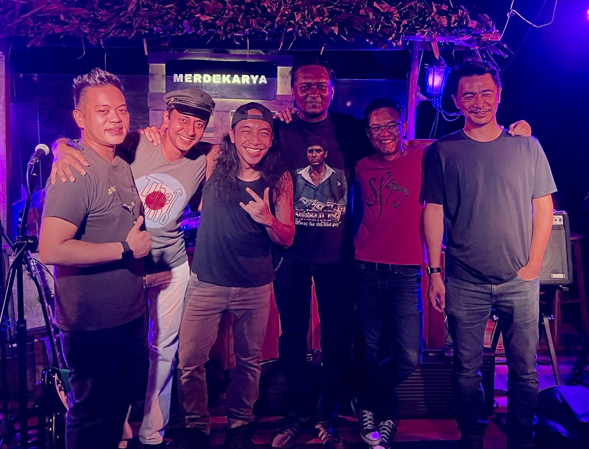 azmyl's tweet photo. #ceritakelmarin
Trimaaa kaseyyyy to @merdekarya
& everyone who came on Friday!
๐ค๐ผ๐๐ฒ๐พ๐๐๐ค๐ผ
๐ธ @malaysianindie ๐๐ผ๐ค๐ผ
More #AYOP kambing soon!
#azmylyunorandorkespadu
#Malaysianband
#HariMalaysia
#MalaysiaDay
#Merdekarya
#tanahairku
#Malaysian
#jejakkasih
#folkrock
#waswas https://t.co/fgXK0pYaZJ