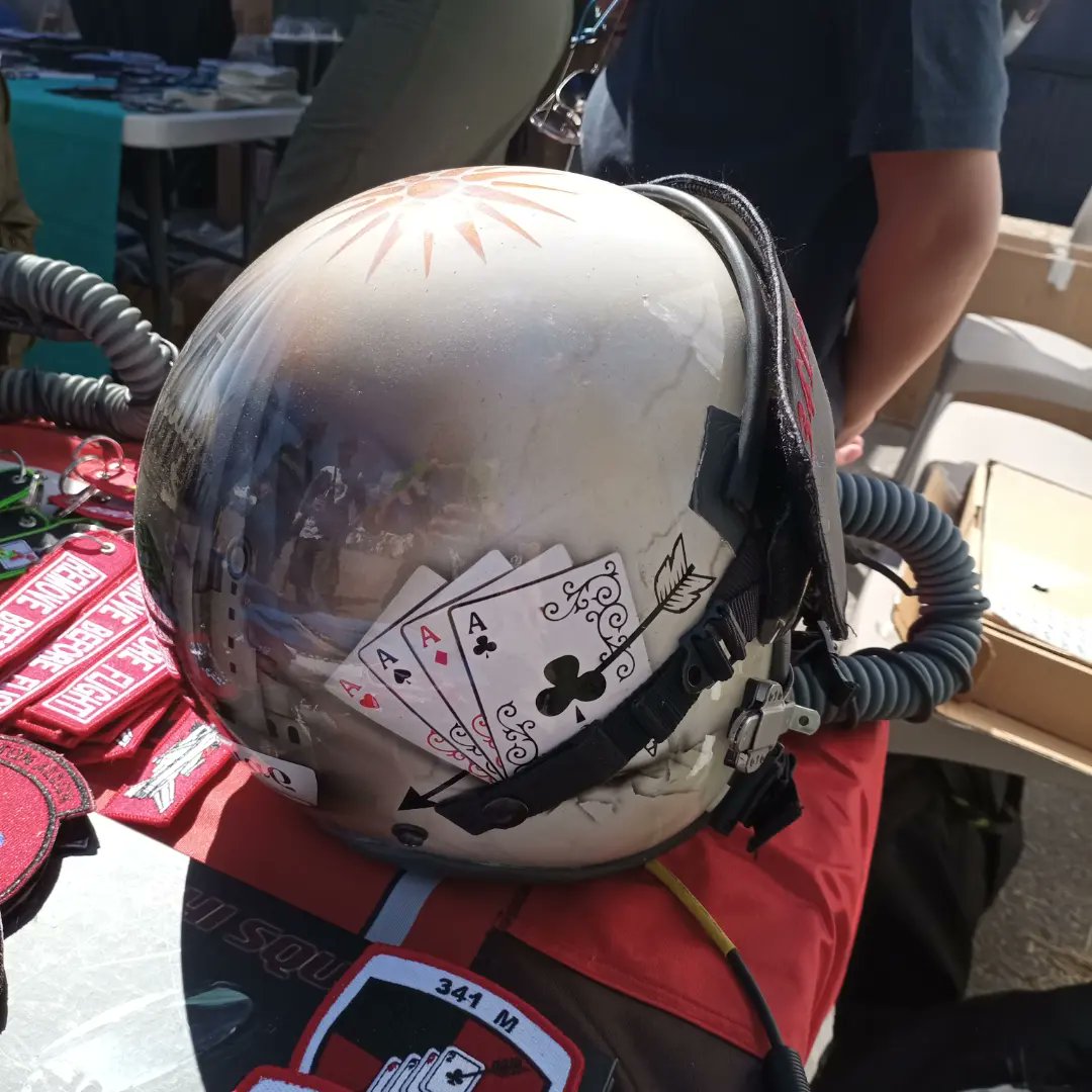 MyronGian's tweet photo. Aviation art, expressed on flight helmets
#341Μ #Βελος #κασκα #341sqn #arrow #flighthelmet #aviationart #AthensFlyingWeek @AthensFlyinWeek @e_amyna @pti https://t.co/DnbT8z0CAz