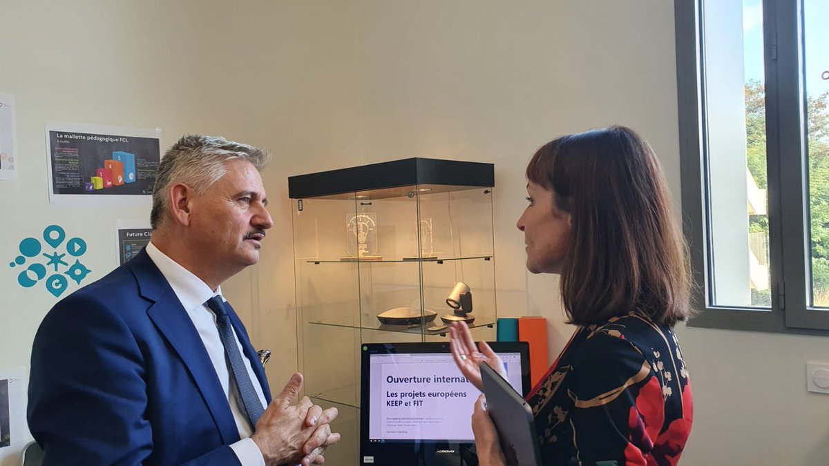 AniellaLEBEAU's tweet photo. Honorée d'avoir présenté les projets #ErasmusPlus au recteur @RLaganier lors de l'inauguration officielle du rectorat de @acnancymetz site de Saurupt.
@EUErasmusPlus 🇪🇺🇫🇷🇱🇺🇵🇱🇧🇪🇬🇷🇩🇪🇮🇹🇨🇾
@JEP #JEP #JEP2022 #PFUE2022 https://t.co/ISoJI02wHM