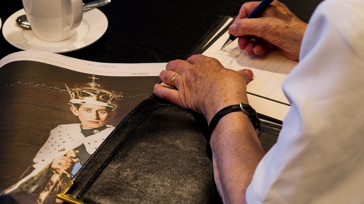 Lord Mayor of Exeter (@lordmayorexeter) on Twitter photo Books of condolence are still available but will be closed in <a href="/ExeterCathedral/">ExeterCathedral</a> and the <a href="/ExeterGuildhall/">Exeter Guildhall</a> this afternoon due the Service for Her late Majesty Queen Elizabeth II taking place.
If you would like to sing a book of condolence, <a href="/RAMMuseum/">Royal Albert Memorial Museum, Exeter</a> will still be open. Books of condolence are still available but will be closed in <a href="/ExeterCathedral/">ExeterCathedral</a> and the <a href="/ExeterGuildhall/">Exeter Guildhall</a> this afternoon due the Service for Her late Majesty Queen Elizabeth II taking place.
If you would like to sing a book of condolence, <a href="/RAMMuseum/">Royal Albert Memorial Museum, Exeter</a> will still be open.