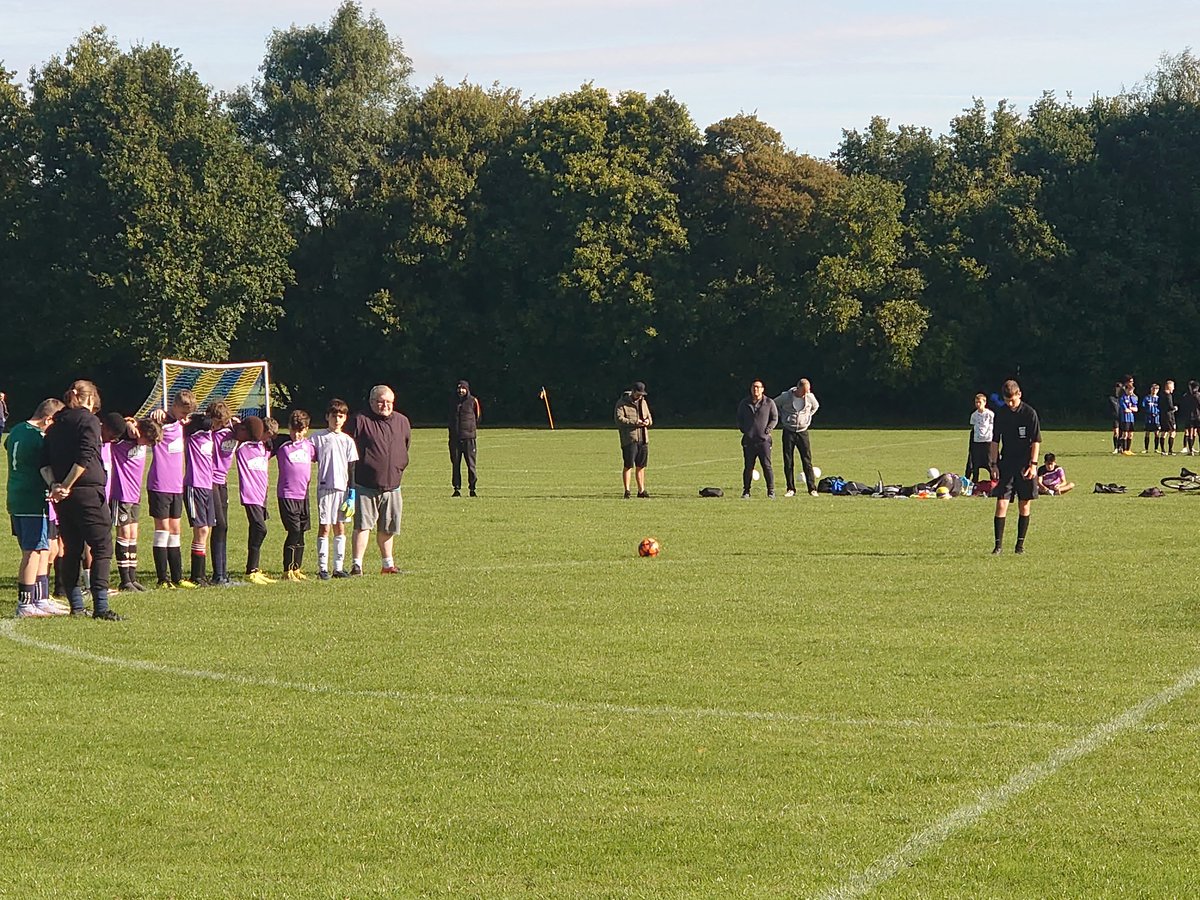 lizham2012's tweet photo. Proud to watch @Hamilton1Jacob lead the minute silence this morning #QueenElizabethII @HertfordshireFA @verulamschool @ftsportsltd
#Respect #referee #keepingkidsactive #VerulamForLife #grassrootsfootball https://t.co/ozUscj72q3