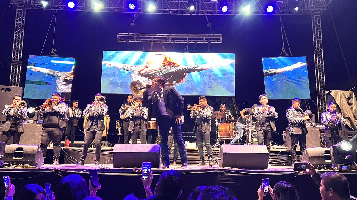 j_medina37's tweet photo. mas de 15 conciertos seguidos #Gad🙏vamos q casa por energía y amor.Gracias a todo mi equipo por aguantar cuanta aventura tenemos que pasar para poder lograr cada evento,vienen más trabajo,más musica nueva de banda,mas cosas buenas.Bendito seas Dios. #FelizDomingoATodos https://t.co/Ef3oXw9Wxk