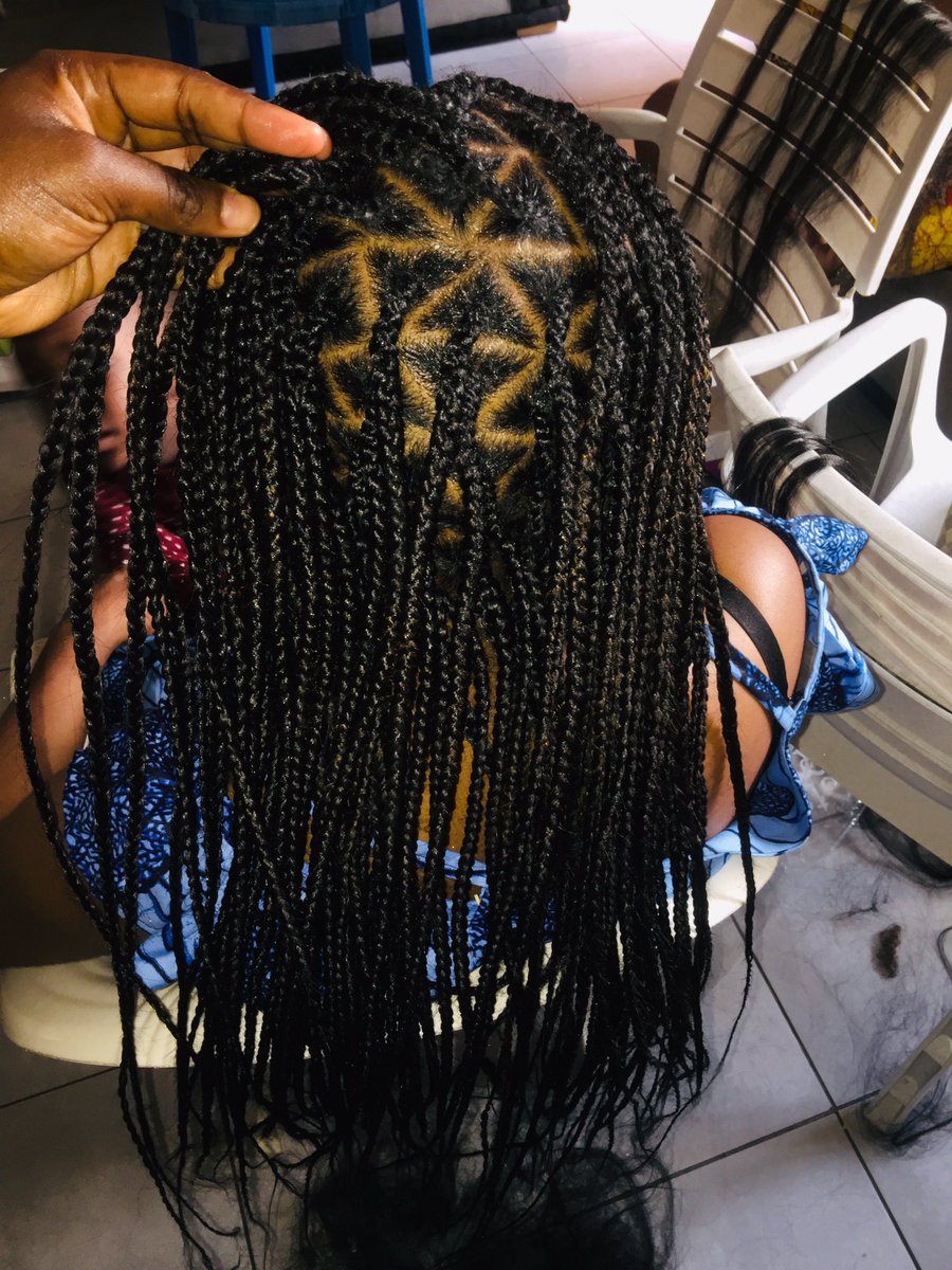 Ta_Coiffeuse's tweet photo. Hello 
À qui le tour? 
Knotless braids sur cheveux nappy 😊 
Contactez au 655202152 ou https://t.co/l0rsLsj6ru .
Bon dimanche à vous 😘 
#clientesatisfaite https://t.co/WWOv1ND9lm