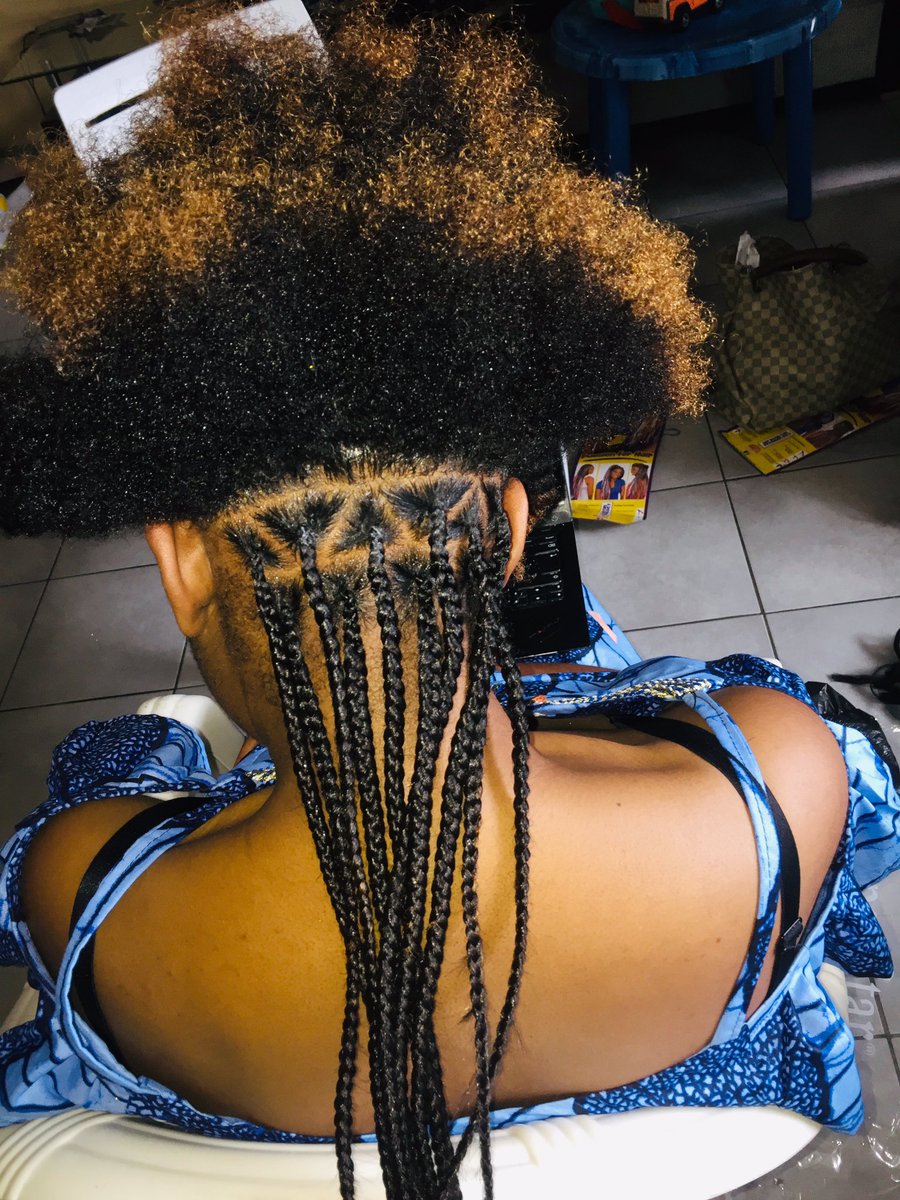 Ta_Coiffeuse's tweet photo. Hello 
À qui le tour? 
Knotless braids sur cheveux nappy 😊 
Contactez au 655202152 ou https://t.co/l0rsLsj6ru .
Bon dimanche à vous 😘 
#clientesatisfaite https://t.co/WWOv1ND9lm