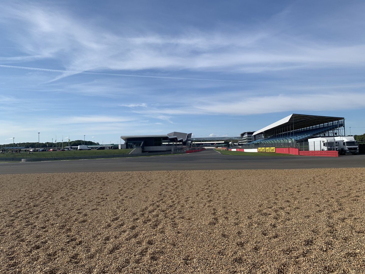 MH7012's tweet photo. @Renault_Cal Ah nice. You playing in the pits today? My view for the day. https://t.co/LDs7y3owUx
