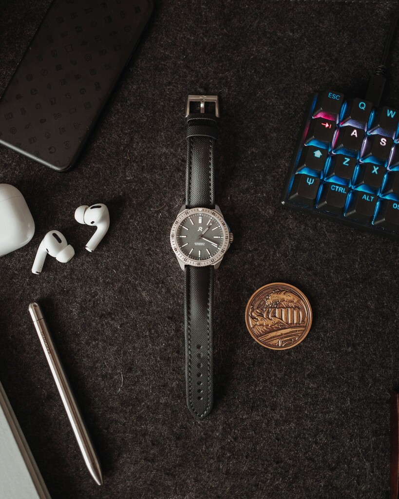 Watches are a dangerous interest to have. Yes, all watches do tell the time, yet each has its own flair to do so. The aesthetic of a watch can also be tweaked later on, by wearing it with a different strap, or replacing a bracelet with a strap. The latte… instagr.am/p/CipJ2Khtl72/