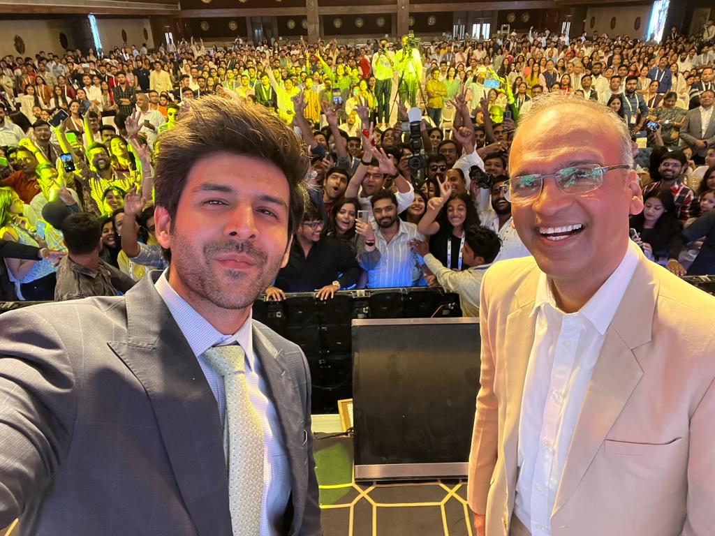 Spice (@spicesocial1) on Twitter photo A moment captured from the Youth Conclave in Jodhpur, graced by <a href="/TheAaryanKartik/">Kartik Aaryan</a> and hosted by #KomalNahta ✨
#SpiceExclusive #SpiceAtWork #SpicePR #SpiceSocial #KartikAaryan #YouthConclave A moment captured from the Youth Conclave in Jodhpur, graced by <a href="/TheAaryanKartik/">Kartik Aaryan</a> and hosted by #KomalNahta ✨
#SpiceExclusive #SpiceAtWork #SpicePR #SpiceSocial #KartikAaryan #YouthConclave