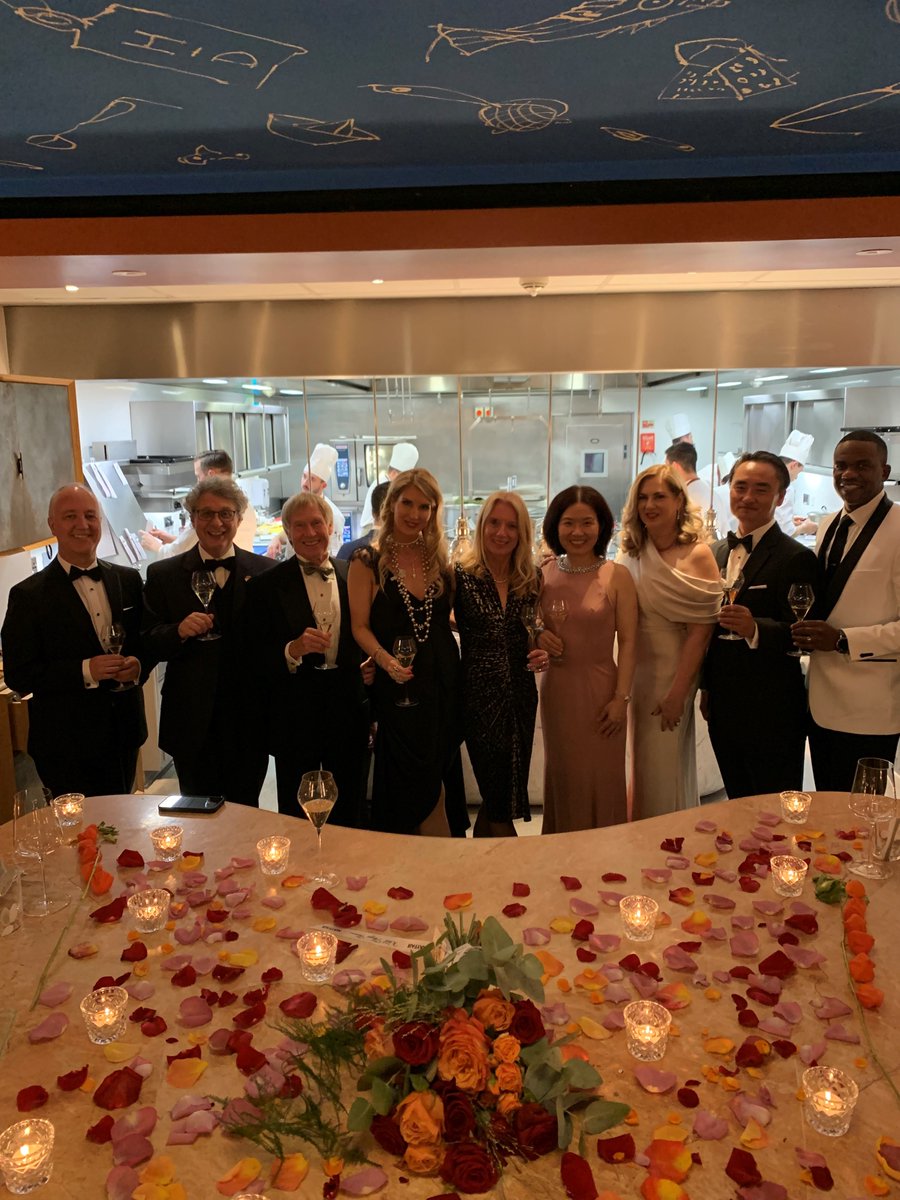 CurbaMorris's tweet image. All of us have benefited from the incredible contributions of Margarethe Wiersema to the @Strategic_Mgmt and its members. Congratulations,  Margarethe, on the 2022 SMS Service Award and thank you!
👏🙏

@HeleneDarroze @TheConnaught @cltucci @sekoubermiss #SMS2022 #SMSLondon