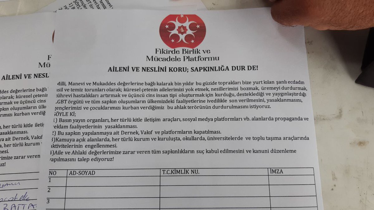 MehmetBaranK13's tweet photo. LGBT karşıtı yürüyüşü düzenleyenlerin imza topladıkları metin

Talepleri şunlar

1) LGBT'nin her türlü mecrada 'propagandalarının' yasaklanması

2) Dernek/vakıfların kapatılması

3) Kamusal alanda aktivitelerinin engellenmesi

4) LGBT'nin suç kabul edilmesi

Aynen ifade özgürlüğü https://t.co/uwzB7KOhsR