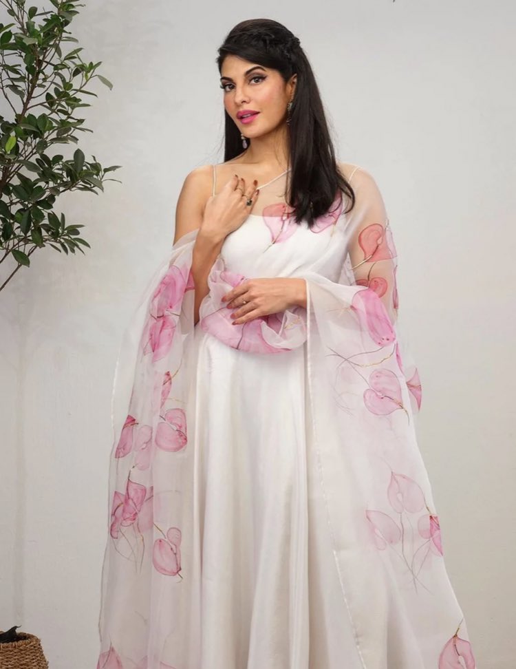 pretty pretty 🌸🫶🏻✨ <a href="/Asli_Jacqueline/">Jacqueline Fernandez</a> 

#JacquelineFernandez