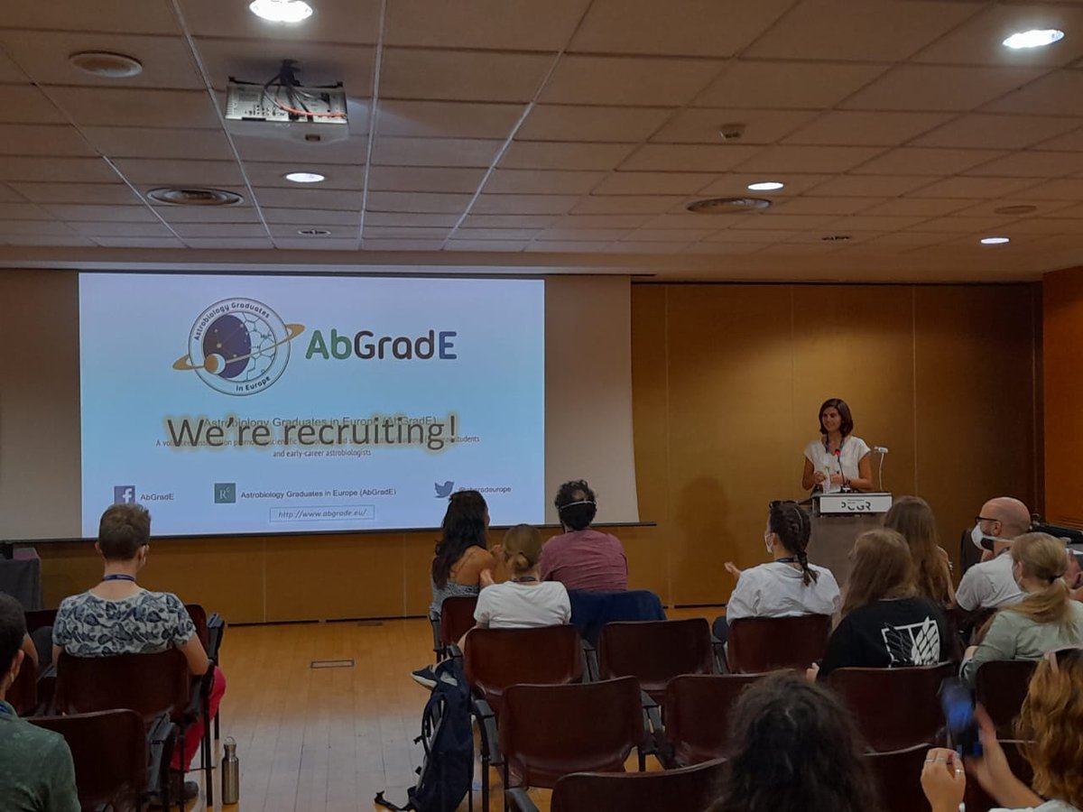 @abgradeurope committee member @SilvanaPinna_ speaks on the many exciting opportunities to join our work of bringing together astrobiologists from across Europe and beyond! 🗺 #AbGradEPEC #EPSC2022
