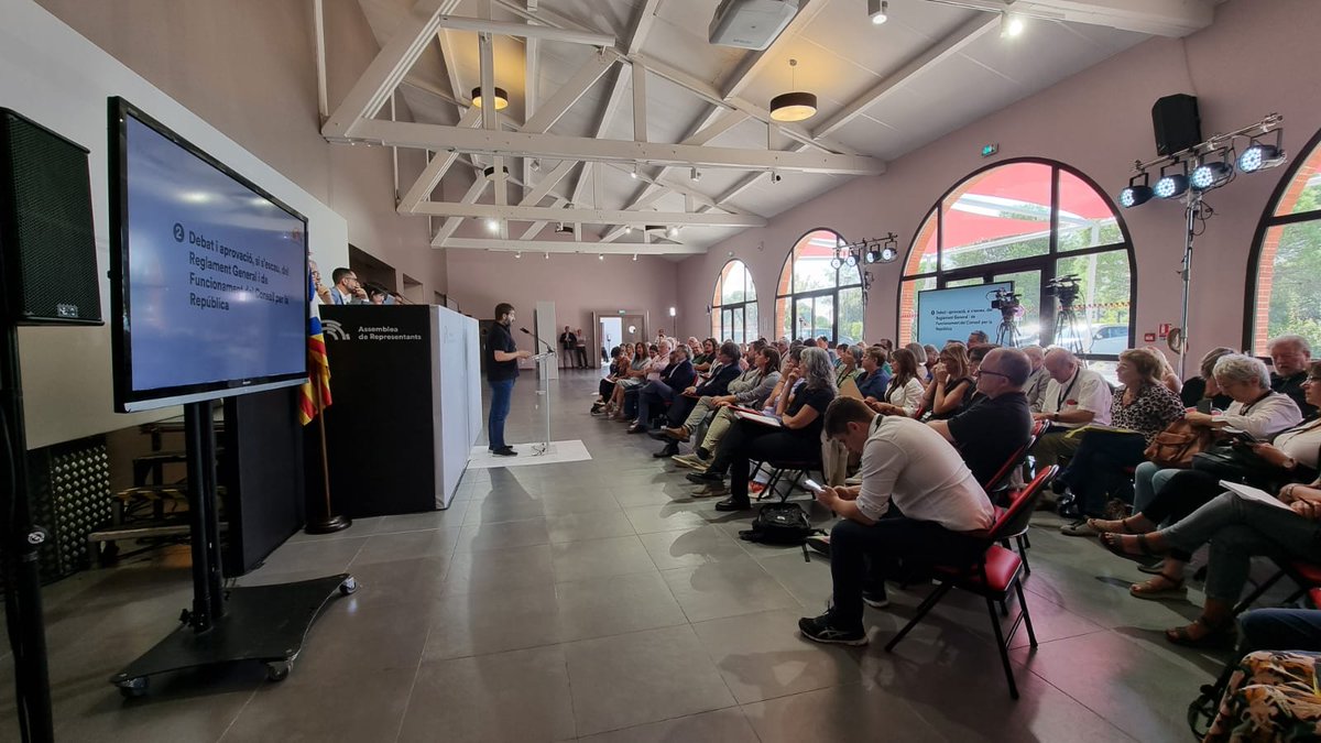 🔴El Reglament General i de Funcionament del <a href="/ConsellxRep/">COMPTE ANTIC Consell de la República Catalana</a> queda aprovat amb 93 vots a favor al Ple de l'#AR2022.