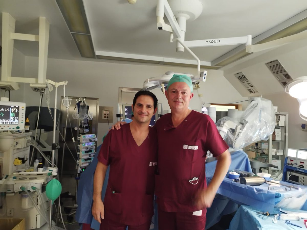 Roberto98434109's tweet photo. Memorabile giornata in sala operatoria con il prof Alex Mottrie https://t.co/1PzQwX5tpN