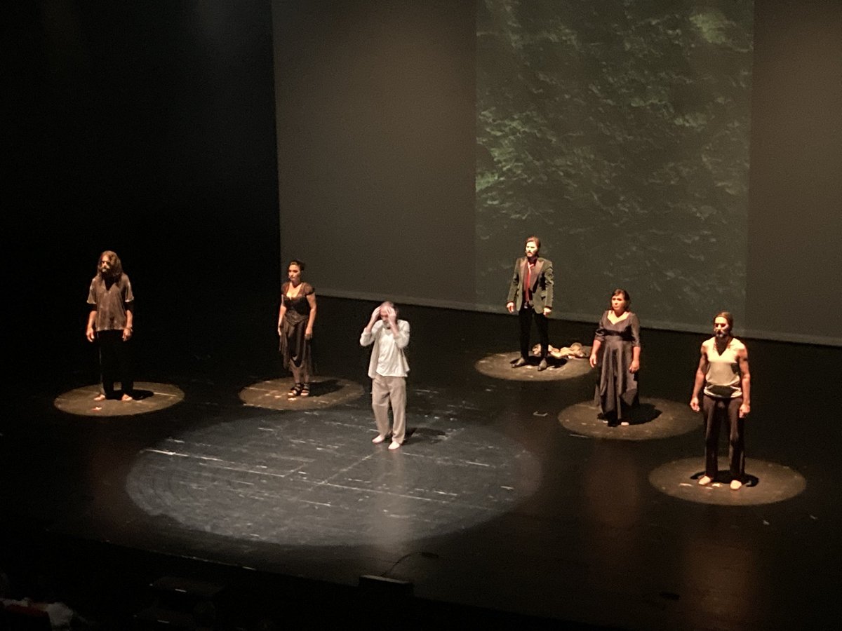 Kursaalmanresa's tweet photo. Encara sou a temps a venir al #kursaalmanresa a veure #Enecus, un espectacle musical intens i emotiu sobre la transformació d’Ignasi de Loiola, i a càrrec d’artistes locals que ahir van fer alçar el públic de les butaques. #manresa2022

👉Últimes entrades: https://t.co/XKWvqrmyRQ https://t.co/3bhatQ5ScU