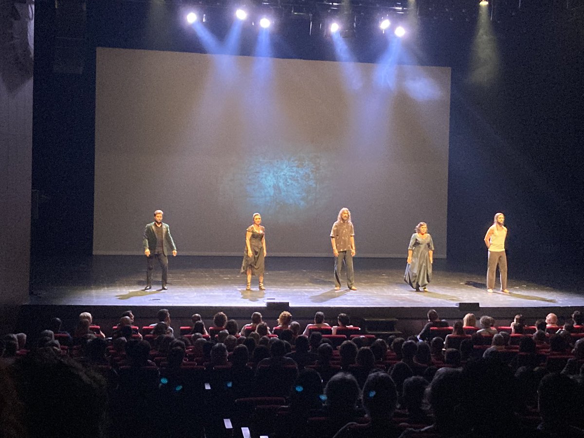 Kursaalmanresa's tweet photo. Encara sou a temps a venir al #kursaalmanresa a veure #Enecus, un espectacle musical intens i emotiu sobre la transformació d’Ignasi de Loiola, i a càrrec d’artistes locals que ahir van fer alçar el públic de les butaques. #manresa2022

👉Últimes entrades: https://t.co/XKWvqrmyRQ https://t.co/3bhatQ5ScU