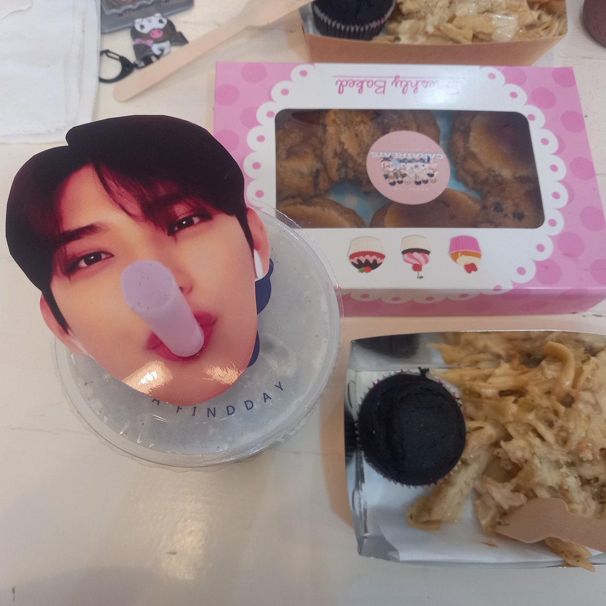 jisoohongshua's tweet photo. Had a wonderful sunday, thanks to @caratreatscafe and @CavCarats_17 ♡

Hi to our newly found carat friend @alleyesongyu (thank you sa pa-pc ahk!!!) &amp; jaz (forgot to take a photo with her nsoxjwmw)

#SectorCAV #SectorPH https://t.co/ajU9vjyztZ