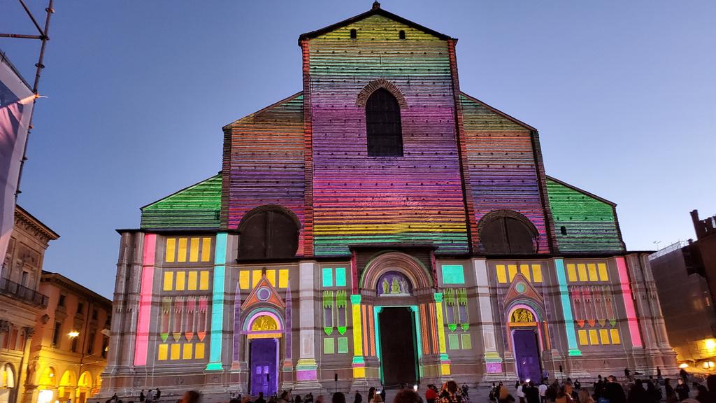 aerowish's tweet photo. @CoopEx2022 Try to catch the light show in the square Sun or Mon night...9:30 or 10:30 for 30 min shows. Spectacular! https://t.co/6AdpehzmUl
