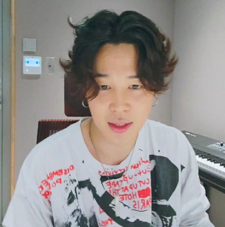 vampirejeonjk's tweet photo. JIMIN LOOKING SO GOOD WITH HIS LONG HAIR OH MY GOD https://t.co/vgX3F3Zbgo