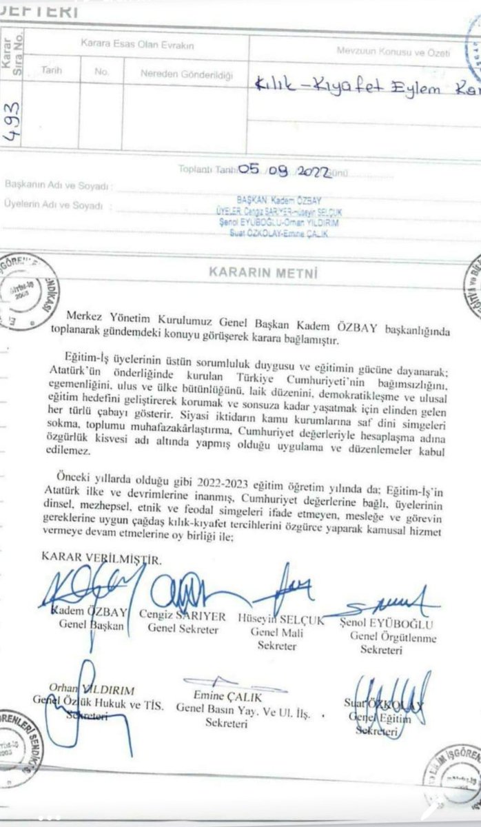 Bunlarda değişimin zerresi yok, kılık kıyafet kararı adı altında kamu kurumlarındaki başörtüsü serbestliğini hedef alıyorlar. 

Allah bunlara fırsat vermesin, ellerine fırsat geçerse başörtülü velileri bile okulun yanından geçirmezler.