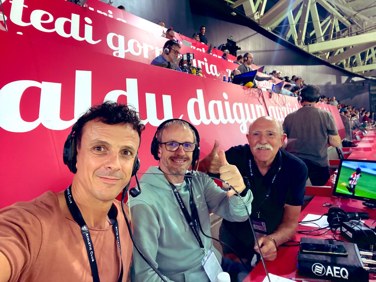 Talde bikaina esperientzi berri hontan!!! <a href="/Hgallas/">Haritz Gallastegi</a> eta  #Ondarru <a href="/3ErregeenMahaia/">Hiru Erregeen Mahaia</a> <a href="/euskadi_irratia/">Euskadi Irratia</a> 
Eskerrik asko