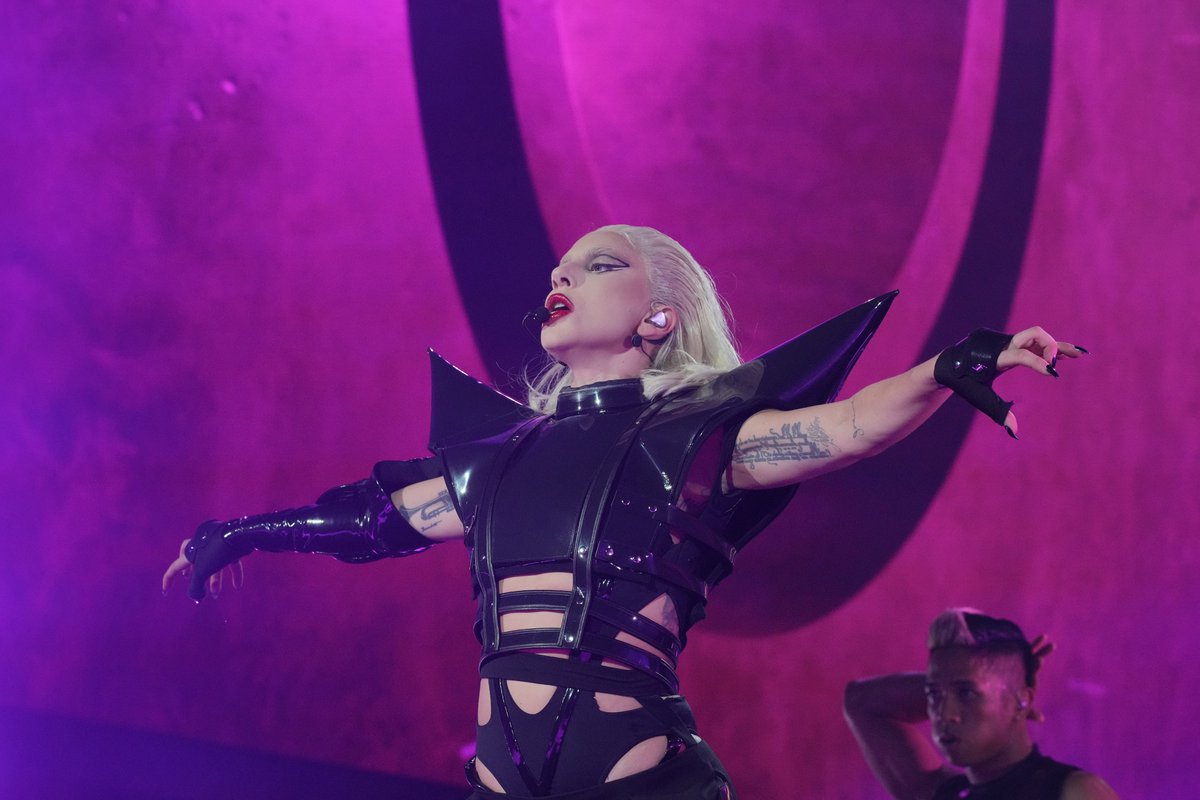 Gagacharts_'s tweet photo. Even though it´s sad that @ladygaga only could perform 17 songs on her last date at the #ChromaticaBallMiami, the tour was extremly good in many ways. #WeLoveYouGaga 

Amazing vocals
100% sold out
$5.388.343 average per show
We´ll get the first professional filmed tour since 2011 https://t.co/SkRTH7JXGX