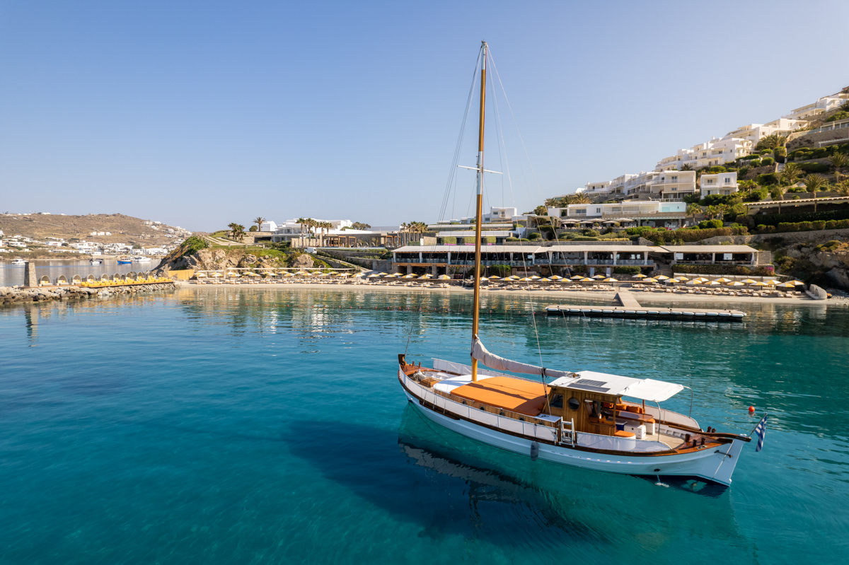 Another world, right here 
Enjoy a unique trip full of memories on kaiki, a Greek traditional boat: lux.ht/6010M3ii6

#santamarinamykonos
#theluxurycollection
#marriottbonvoy