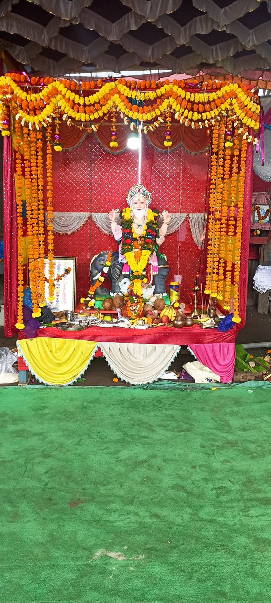 Pradeep_994's tweet photo. भगवान श्री विश्वकर्माजी महाराज का दर्शन जन्मदिन के दूसरे दिन सौभाग्यसाली https://t.co/pIHHMZbLbm
