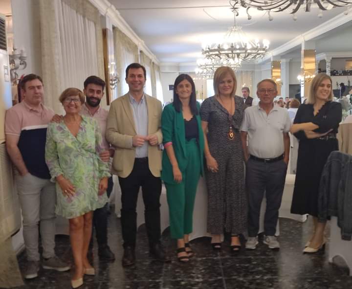 gregoriovaqueir's tweet photo. Na gala do #xormal @APeneira con @VeronicaTouron e @G_Caballero_M. https://t.co/xxYwuXP6sY