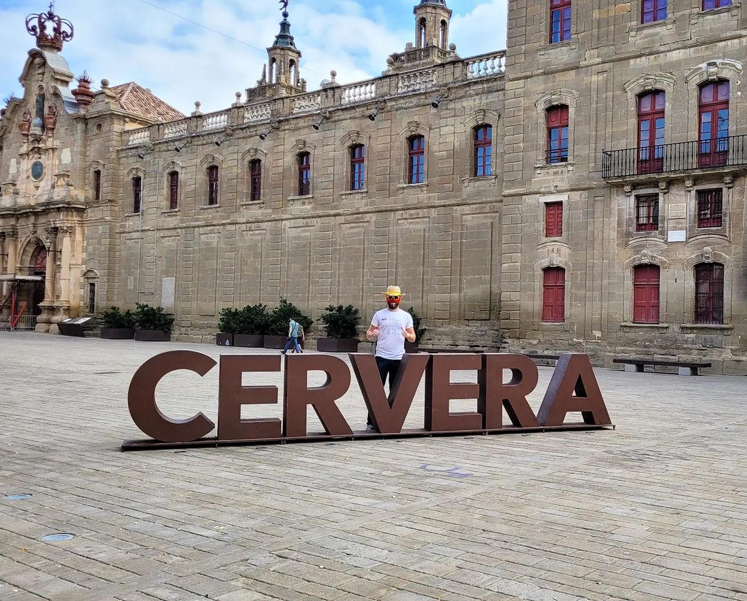 postudelleida's tweet photo. Una de les fotos que faltave com a #PostureigLleida 😍😍😍 a les 12:30 presentació dels #PostuLlibres a la Universitat de #Cervera! @paeriacervera https://t.co/CHqyYf6BmI