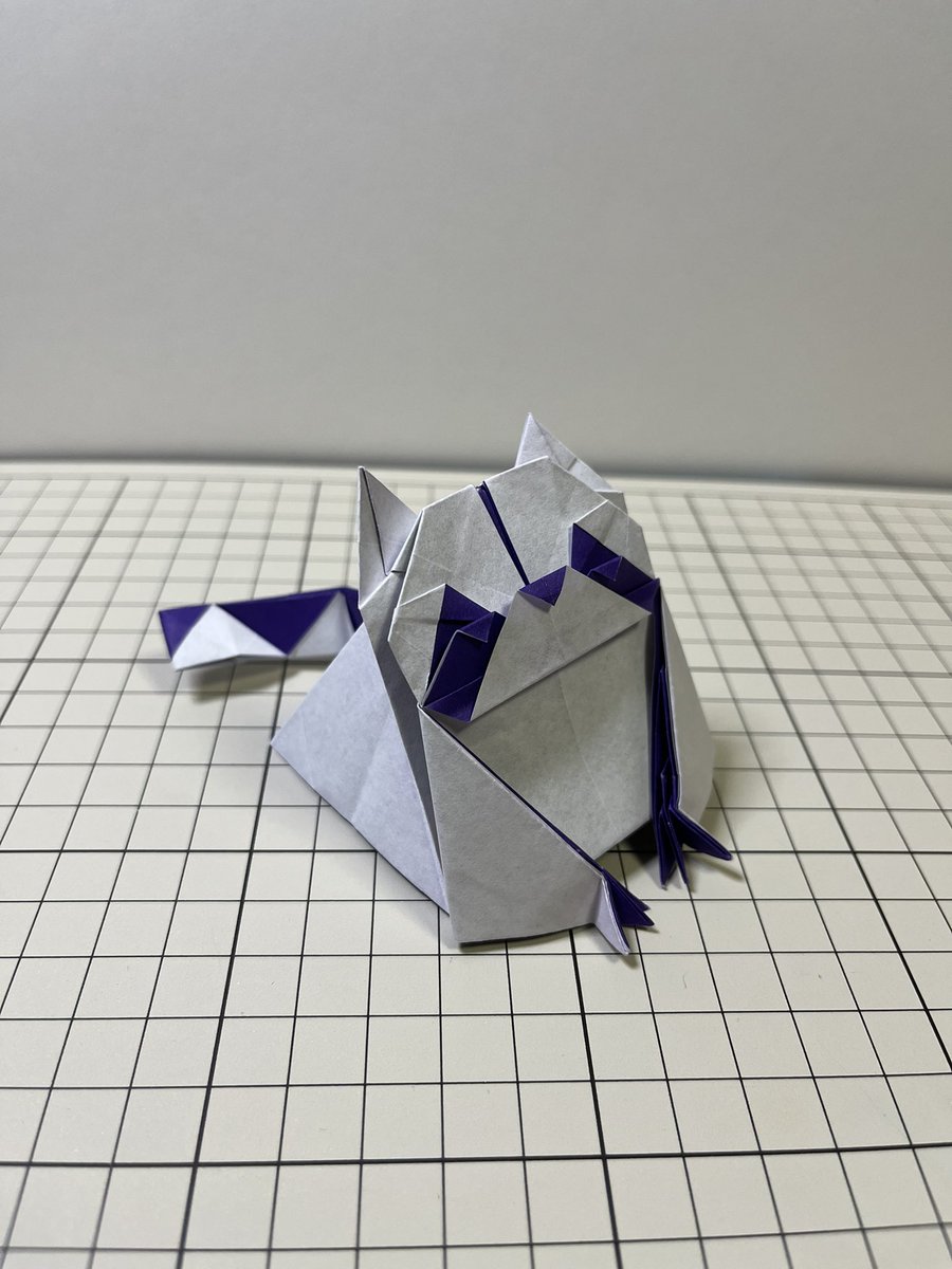 Meng Weiningさんのアライグマ
2時間の予定が55分で終了。だいぶアクセル踏んでるとは思ってた。
この手の顔で模様の中に目を折っているのは珍しい気がする。