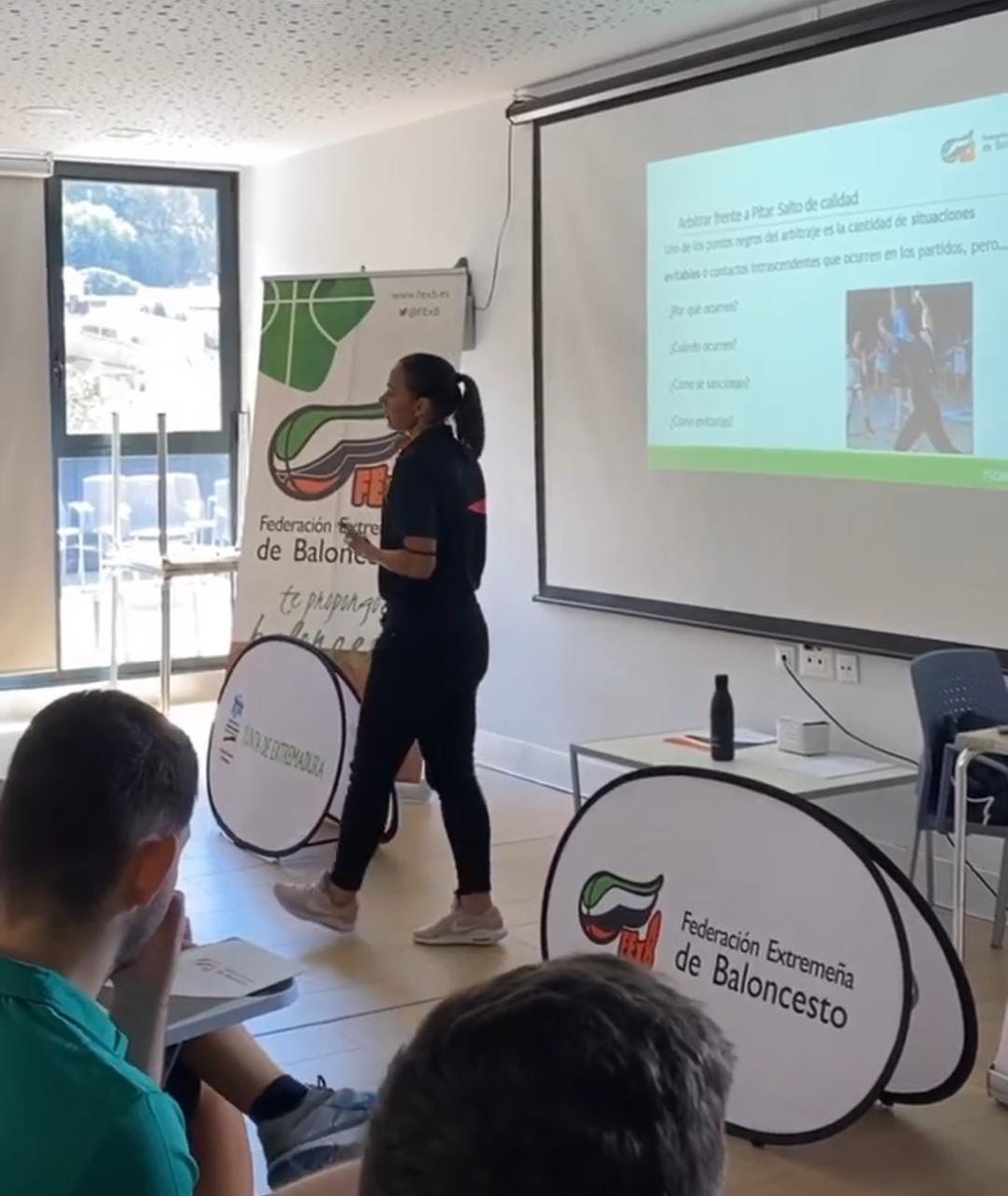 ArbitrosAEBA's tweet photo. Benjamín Jiménez y Esperanza Mendoza se encuentran este fin de semana en el stage de pretemporada de @FExB impartiendo clases sobre control, dirección de partido y criterio arbitral.
 @arbitrosfexb #ArbitrosAEBA https://t.co/gSBk3Ze1Ln
